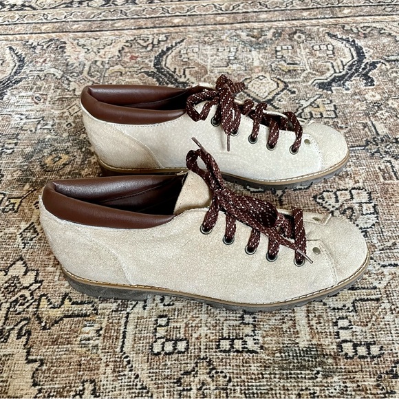 Vintage Hiking Style Lace Up Boots in Beige/Chocolate Brown - 7 - Picture 3 of 4